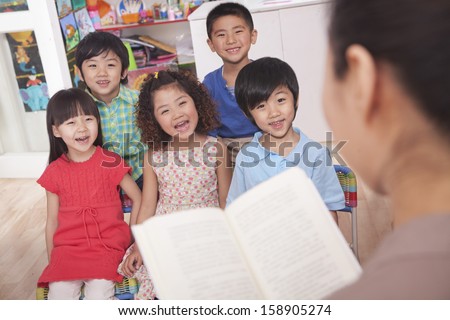 Teacher reading to her students