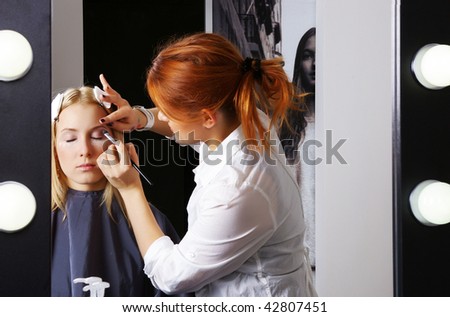 Makeup artist tracing the lilac eye shadow