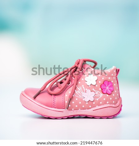 new pink shoes for a baby girl