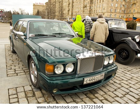 MOSCOW - APRIL 21: retro car Bentley on rally of classical cars on Poklonnaya hill,  April 21, 2013, in town Moscow, Russia.