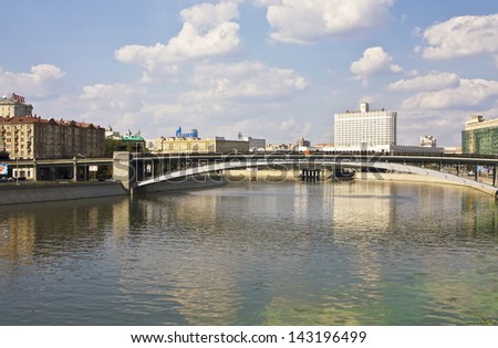 MOSCOW - AUGUST 14: building of Russian government (White house) and bridge on Moscow-river, August 14, 2010, in town Moscow, Russia.