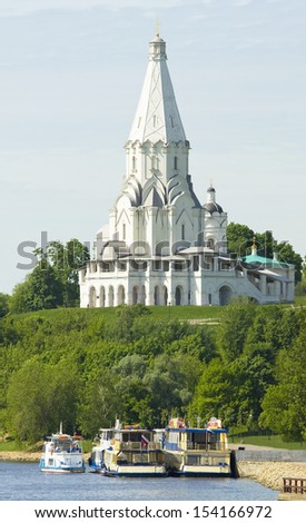 Church of Ascension of Jesus Christ in mansion of Russian kings in park Kolomenskoye in Moscow, Russia, touristic cruise boats on river Moscow.