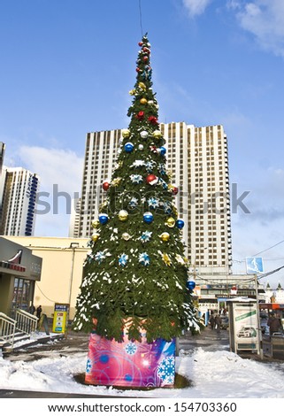 MOSCOW - JANUARY 02: Christmas tree near hotel 