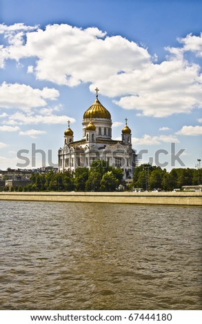Moscow, cthedral of jesus Christ Saviour - the biggest in the city on bank of Moscow-river.