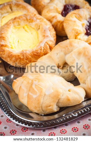 Bagels and cakes with fruit and vanilla filling