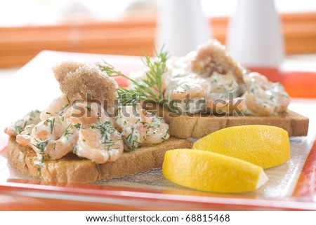 Toasted shrimp sandwich