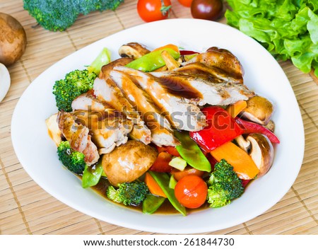 Stir fried vegetable with meat and vegetable sauce topping