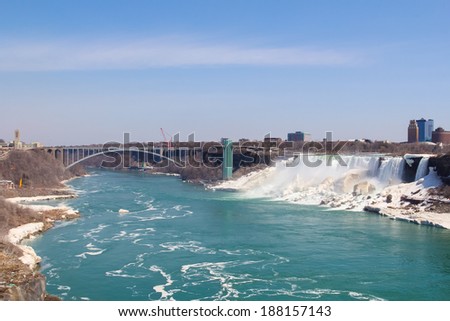 American Falls and the border crossing bridge between Canada and USA