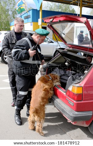 ODESSA - APRIL 23: Customs Border checkpoint Ukraine - Moldova . Inspection of citizens and the car crossing the border , April 23, 2008 in Odessa, Ukraine