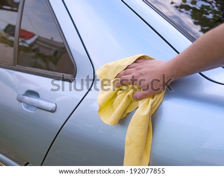 car washes yellow cloth