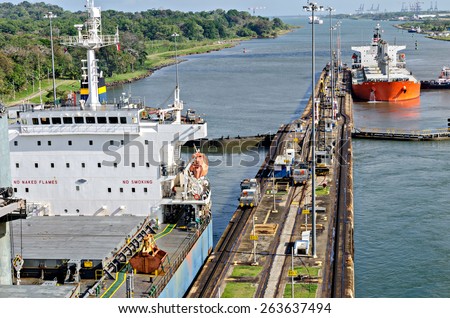 Passing ships in the Panama Canal