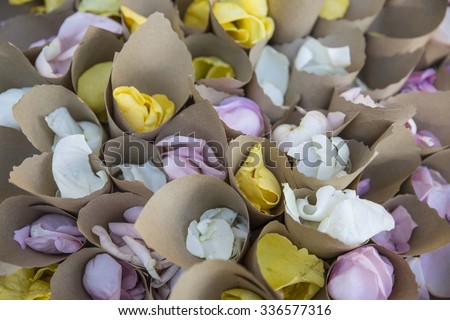 paper bags with flower petals for wedding