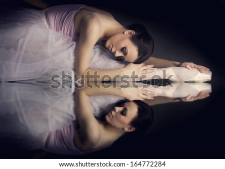 Lying Ballerina, Reflection On The Mirror