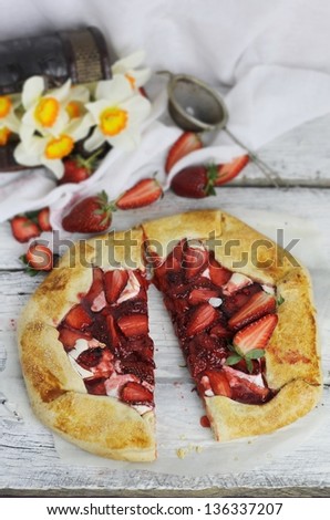 Strawberry, apple and meringue french tart