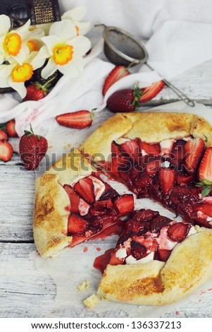Strawberry, apple and meringue french tart