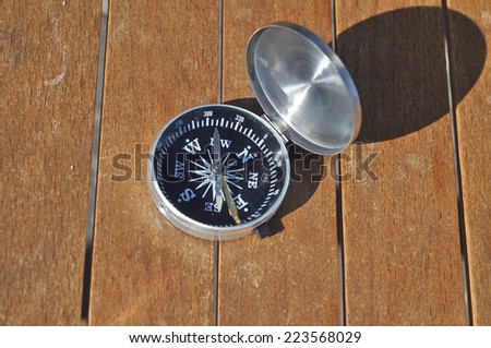 compass on the boards. Open the compass will cast a shadow on Starik boards.