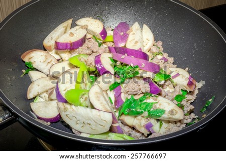 Fried eggplant with garlic sauce in Black pan.