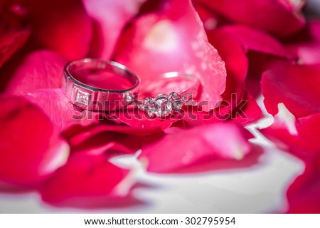 Couple of diamond ring in the roses petal