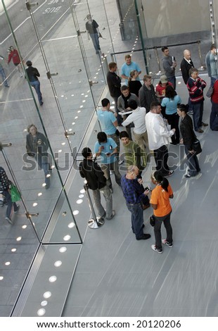 SYDNEY - JUNE 21: Apple Opens its first official Australian store with crowds waiting in line for over 24 hours  June 21, 2008 in Sydney, Australia.