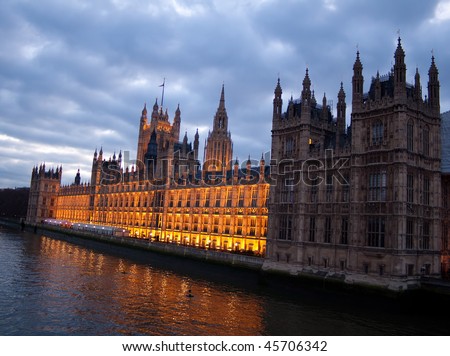 The Houses of Parliament at dusk in a cloudy day