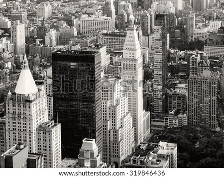 Black and white view of midtown New York including the MetLife Tower