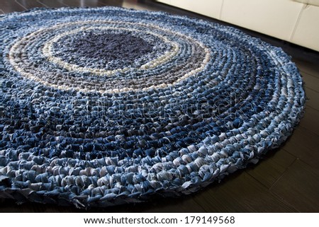 New idea for denim recycling - carpet knitted of used jeans