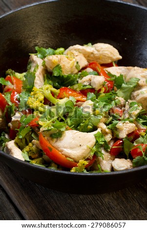 Stir fried chicken breast with broccoli, bell pepper, garlic and coriander