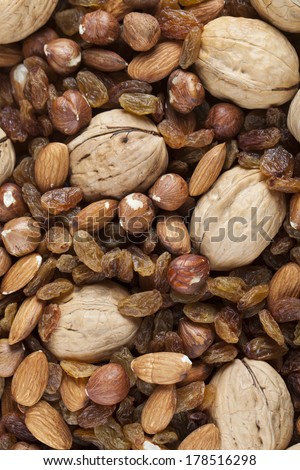 mixed nuts raisins walnuts almonds