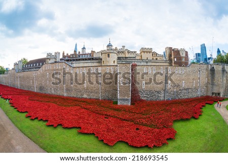 LONDON - SEPT 21st 2014: Entitled \'Blood Swept Lands and Seas of Red\' the art installation at Tower of London features 888,246 ceramic poppies, each poppy represents a British WW1 military war dead
