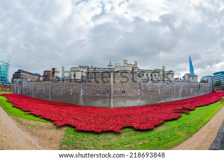 LONDON - SEPT 21st 2014: Entitled \'Blood Swept Lands and Seas of Red\' the art installation at Tower of London features 888,246 ceramic poppies, each poppy represents a British WW1 military war dead