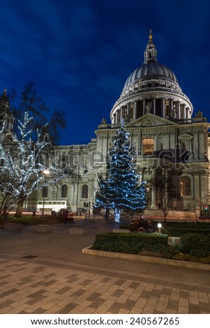 St Paul\'s cathedral with Christmas tree, London, UK