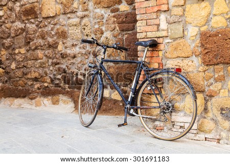 Old bicycle on old streets in the town of Sorano, Italy