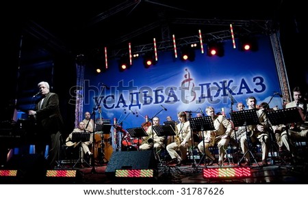 ARKHANGELSKOE - JUNE 7: Oleg Lundstrem Big-Band. 6th International Jazz Festival USADBA.JAZZ , June 7, 2009 in Arkhangelskoe, Russia