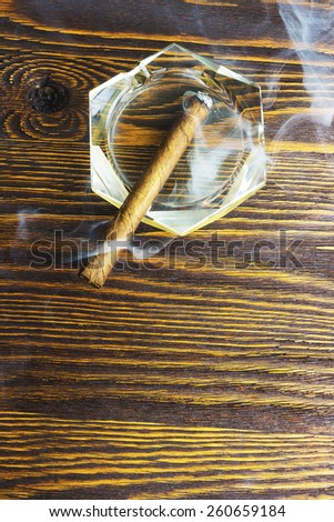 Cigar ashtray and smoke