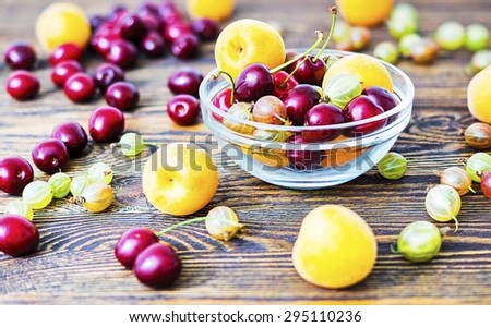 Apricot gooseberry and cherry wood table, the topic of food