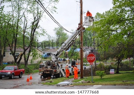 ST. LOUIS-APRIL 24: Ameren team members work diligently to restore power to local residents of Maryland Heights, a suburb of St. Louis after they were hit by a tornado on Good Friday, April 24, 2011.