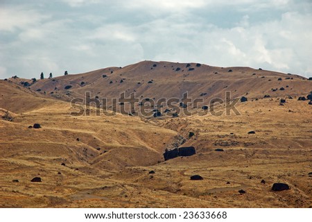 Dry hills and lava rocks in landscape of Eastern Washington