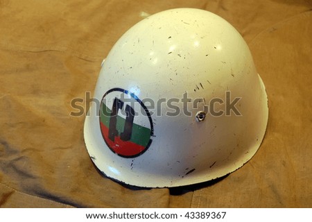 Bulgarian battle helmet (M51)(1951) This helmet with the P-and-flag logo denotes Bulgarian Military Police.Extremely similar to the Italian M33, this helmet was adopted by the Bulgarian forces