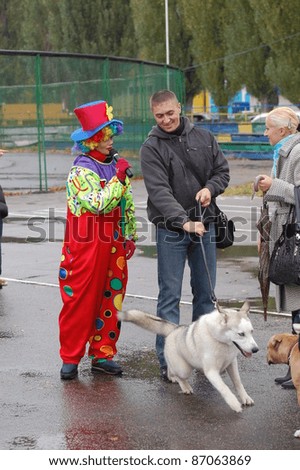 KIEV,UKRAINE-OCTOBER 15:An unidentified clown at work during Kiev Regional exhibition of dogs on October 15, 2011 in Kiev,Ukraine