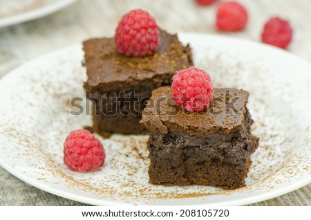 Brownie with raspberries