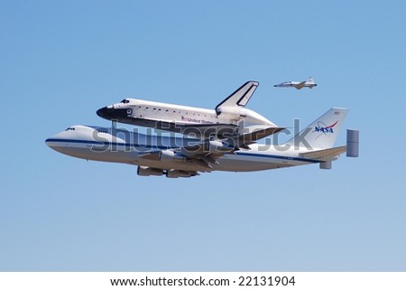 HOUSTON, TX - DECEMBER 11:  Space Shuttle Endeavor is being carried on 747, flying over Houston on December 11, 2008, on the way from Edwards AFB to Cape Canaveral.