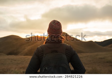 Female hiker looking out into the horizon.