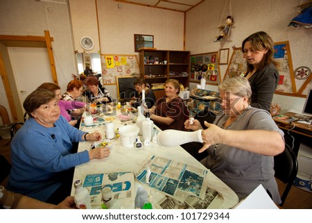 PODPOROZHYE, RUSSIA - MAY 4: Day of Health in Center of social services for pensioners and disabled Otrada (occupational therapy for eldery), May 4, 2012 in Podporozhye, Russia.