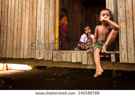 Berdut, Malaysia - Apr 8: Unidentified Children Orang Asli In His Village On Apr 8, 2013 In Berdut, Malaysia. More Than 76% Of All Orang Asli Live Below The Poverty Line, Life Expectancy -53 Years Old