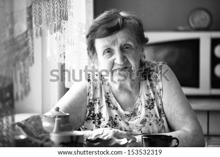 Portrait an old woman, black and white photo