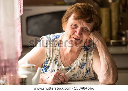 Portrait an old woman.