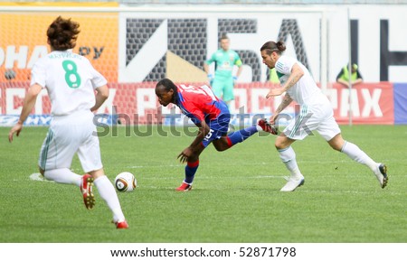 MOSCOW - MAY 10: CSKA\'s Chidi Odiah (C) in action during their team\'s Russian football championship game CSKA (Moscow) vs. Terek (Grozny) - (4:1), May 10, 2010 in Moscow, Russia.