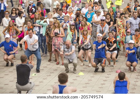TIKHVIN, RUSSIA - JUL 5, 2014: Head of Tikhvin region Alex.Lazarevich (R) and head of administration Tikhvin district Timkov (L) agitate people to sports during celebration Day of city Tikhvin (631 y)
