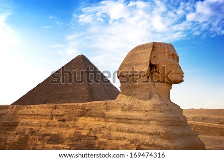 Sphinx And Pyramid Giza, Egypt. The Great Pyramid Of Giza Is One Of The Original Seven Wonders Of The World.
