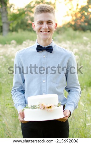 happy bride with a wedding cake in the hands